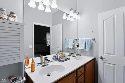 12689 Hollice Fishers IN 46037