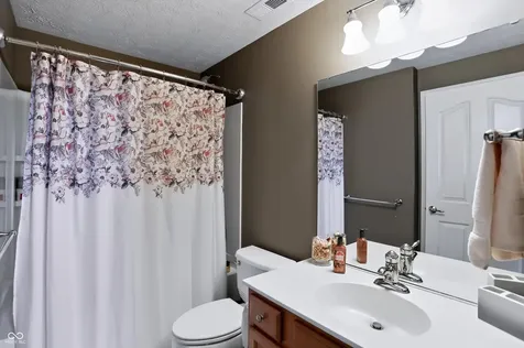 12689 Hollice Fishers IN 46037