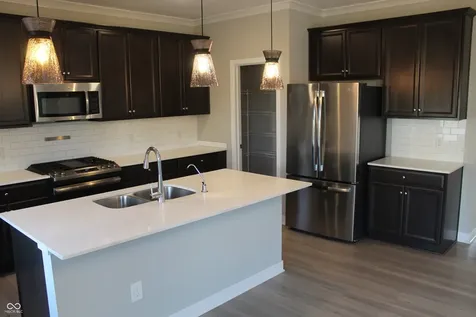1169 Meadowbank Lane Avon IN 46123