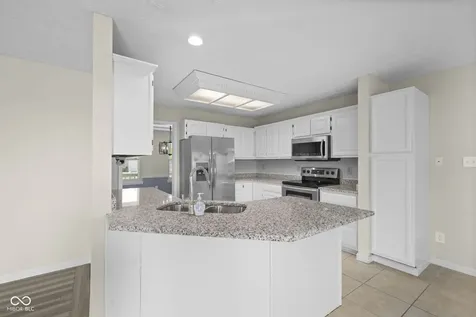 7975 Meadow Bend Circle Indianapolis IN 46259