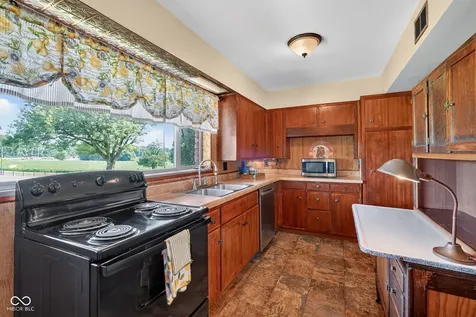 1220 S State Road 67 Pendleton IN 46064