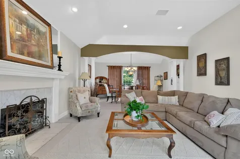 2189 Scarlet Oak Drive Avon IN 46123
