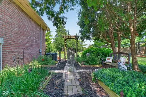 2189 Scarlet Oak Drive Avon IN 46123