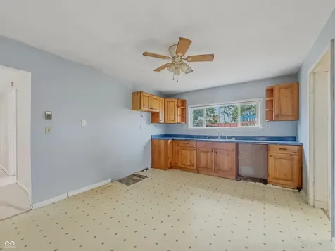 1634 S B Street Elwood IN 46036