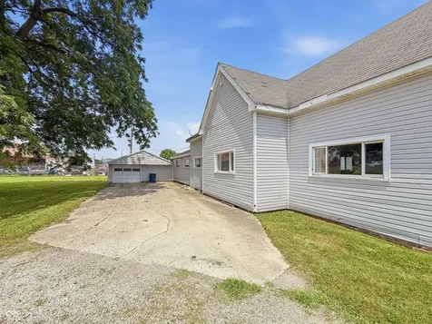 1634 S B Street Elwood IN 46036