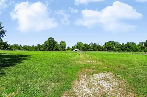 9825 S County Road 100 E Clayton IN 46118