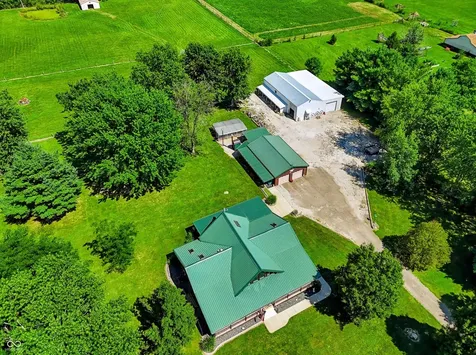 9825 S County Road 100 E Clayton IN 46118