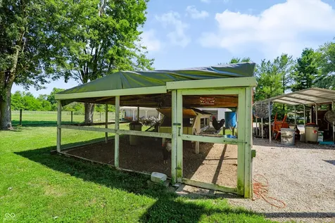 9825 S County Road 100 E Clayton IN 46118
