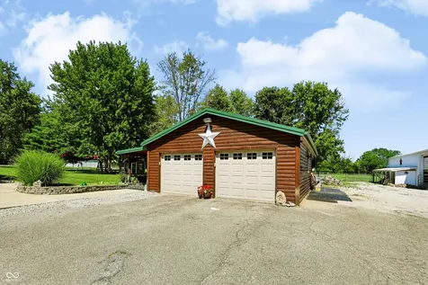 9825 S County Road 100 E Clayton IN 46118