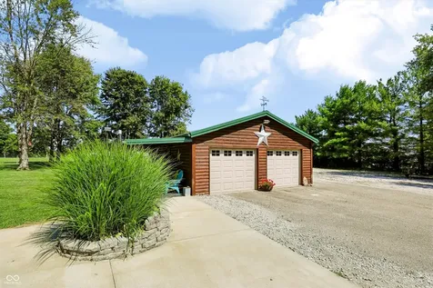9825 S County Road 100 E Clayton IN 46118