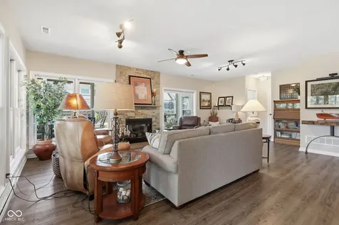 11240 Blackwalnut Point Indianapolis IN 46236