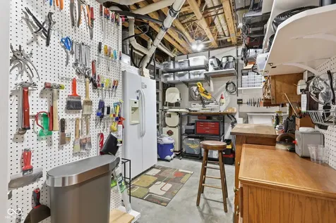 11240 Blackwalnut Point Indianapolis IN 46236