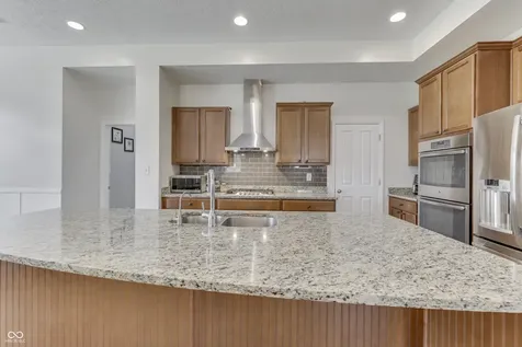 6258 Royal Alley Place Indianapolis IN 46237