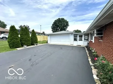 602 Elm Beech Grove IN 46107