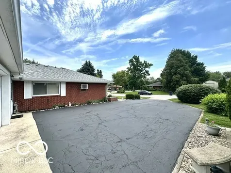 602 Elm Beech Grove IN 46107