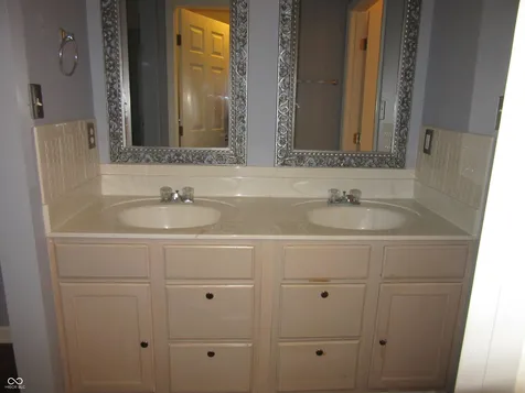 339 Lakewood Court Avon IN 46123