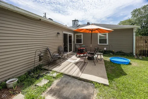 16 Allen Lane Greenfield IN 46140