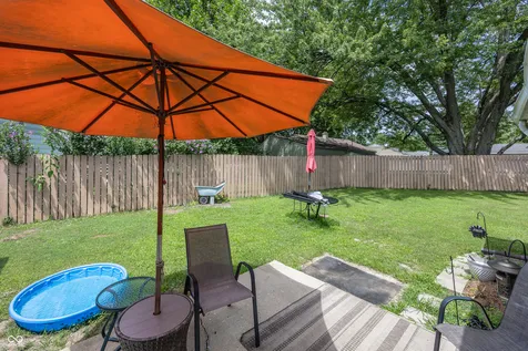 16 Allen Lane Greenfield IN 46140