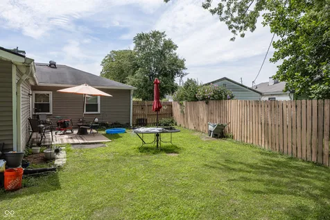 16 Allen Lane Greenfield IN 46140