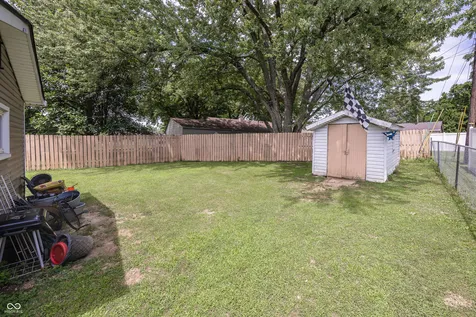 16 Allen Lane Greenfield IN 46140