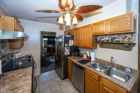 16 Allen Lane Greenfield IN 46140