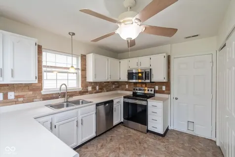 1122 Lake Tree Place Indianapolis IN 46217