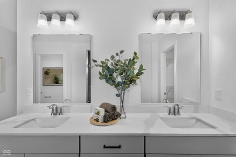 2395 Red Squirrel Way Zionsville IN 46077
