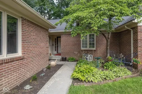 9214 W Point Drive Indianapolis IN 46268