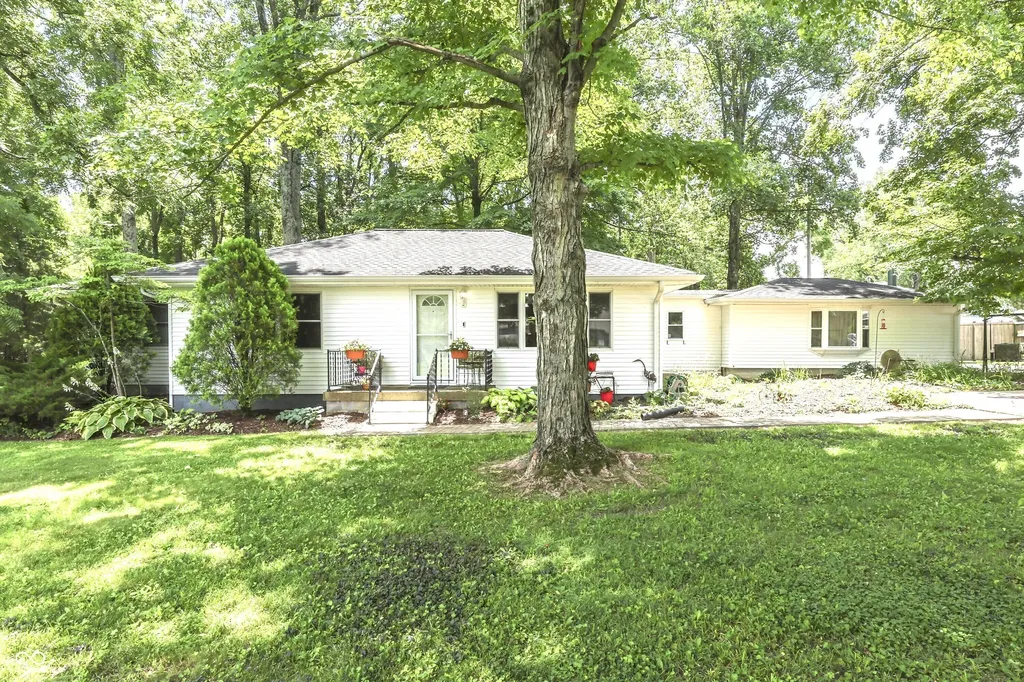 5621 W Smokey Row Road W Greenwood IN 46143