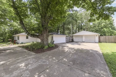 5621 W Smokey Row Road W Greenwood IN 46143
