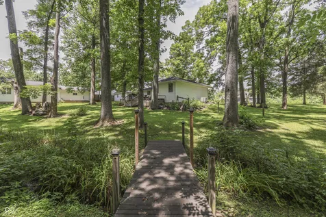 5621 W Smokey Row Road W Greenwood IN 46143