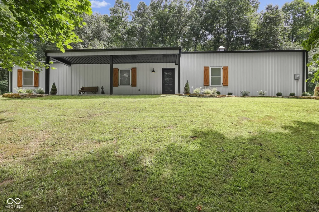 5540 E Washboard Road Bloomfield IN 47424