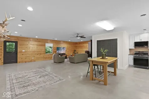 5540 E Washboard Road Bloomfield IN 47424