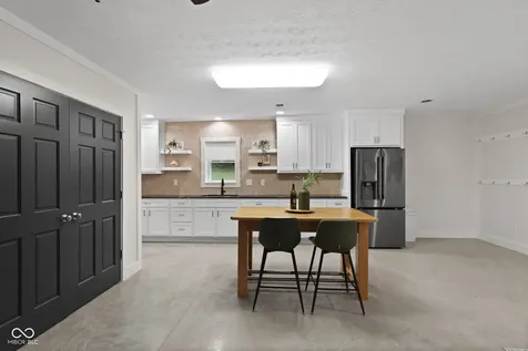5540 E Washboard Road Bloomfield IN 47424