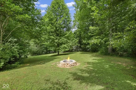 5540 E Washboard Road Bloomfield IN 47424