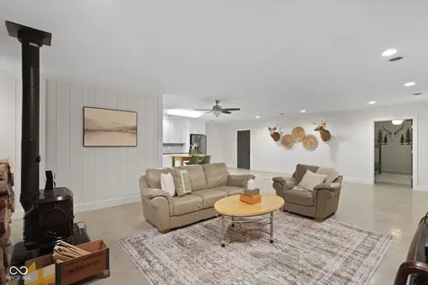 5540 E Washboard Road Bloomfield IN 47424