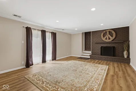 7366 Glennmore Drive Indianapolis IN 46256