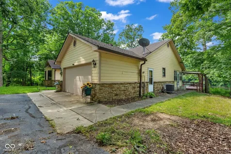 5866 S 50 W Trafalgar IN 46181
