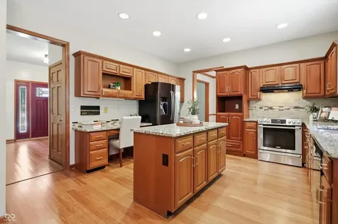37 Penn Place Zionsville IN 46077