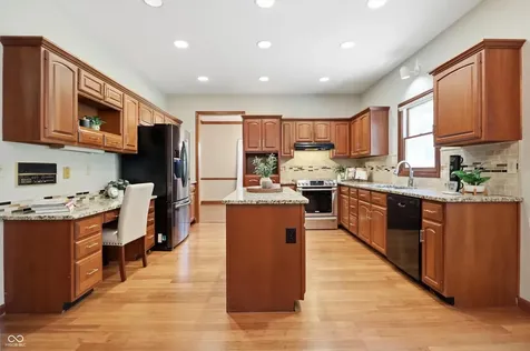 37 Penn Place Zionsville IN 46077