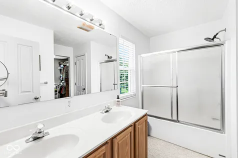 69 Carriage Lake Drive Brownsburg IN 46112