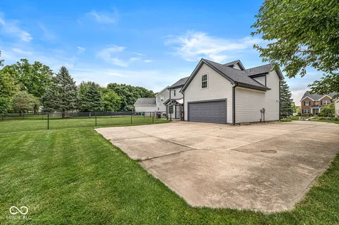 69 Carriage Lake Drive Brownsburg IN 46112