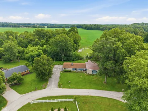 1208 Elizabeth Lane Terre Haute IN 47802