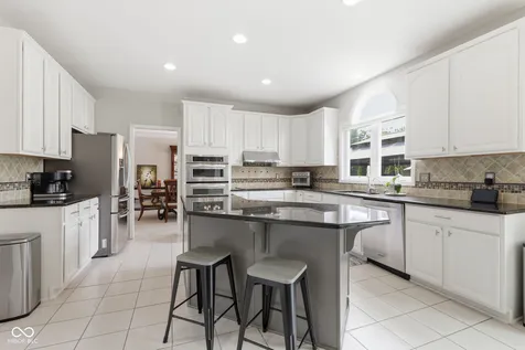 5729 Fairbourne Court Carmel IN 46033