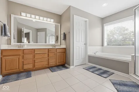 5729 Fairbourne Court Carmel IN 46033