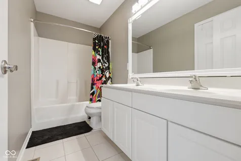 5729 Fairbourne Court Carmel IN 46033