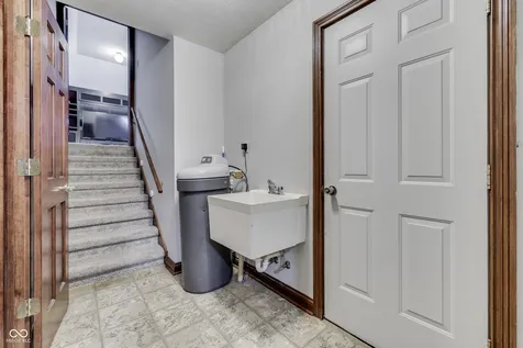 6450 Quail Creek Indianapolis IN 46237