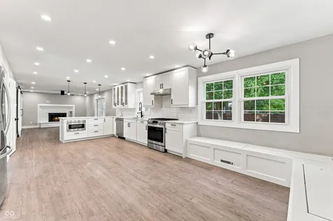 4382 River Road Columbus IN 47203