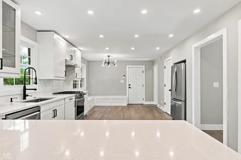 4382 River Road Columbus IN 47203
