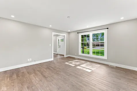 4382 River Road Columbus IN 47203